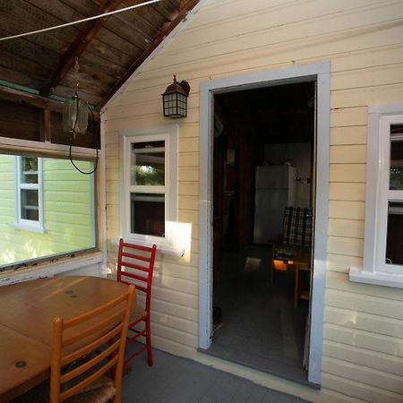 Fun Place With A Sandy Beach For Swimming, Boating, And Fishing, Featuring 3 Available Cabins Fenelon Falls Екстер'єр фото