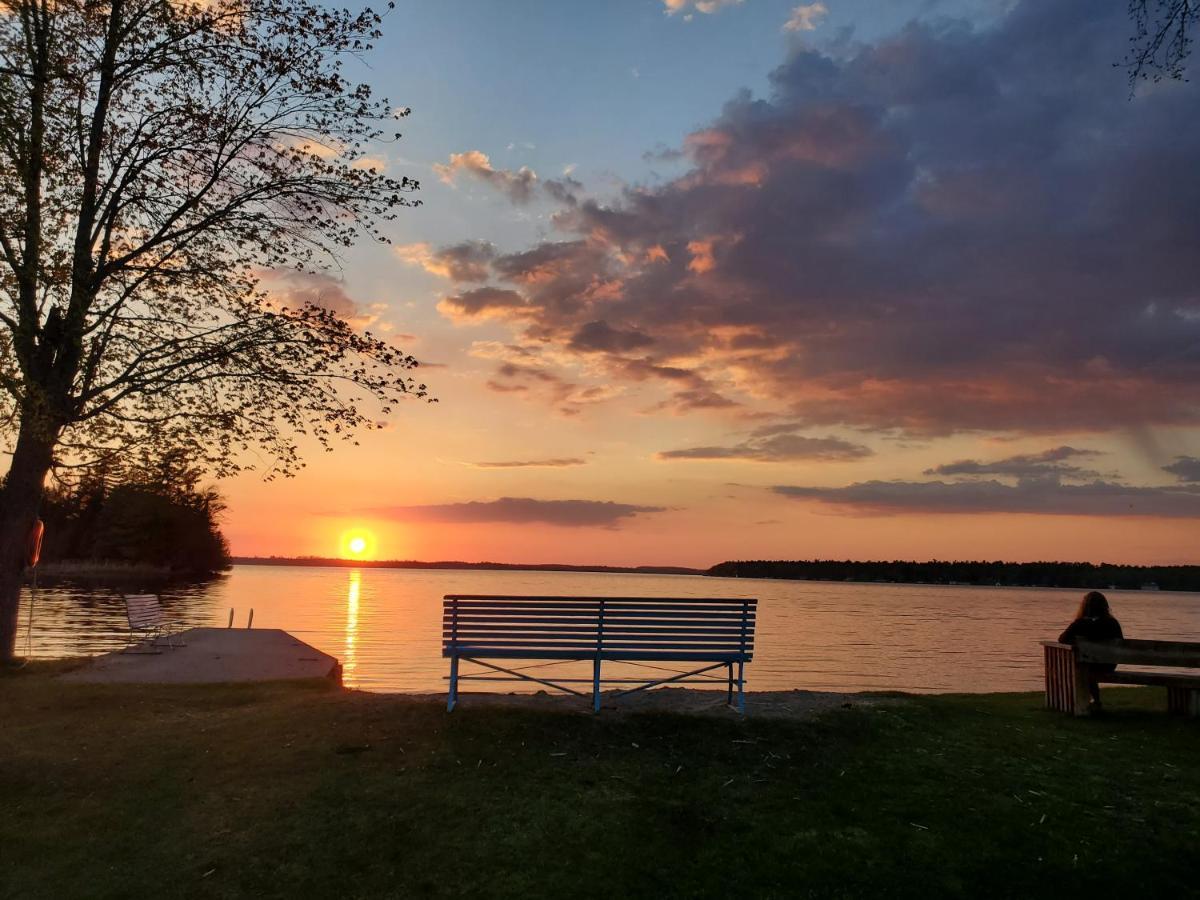 Fun Place With A Sandy Beach For Swimming, Boating, And Fishing, Featuring 3 Available Cabins Fenelon Falls Екстер'єр фото