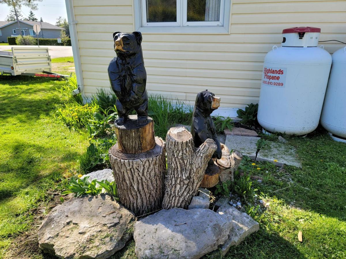 Fun Place With A Sandy Beach For Swimming, Boating, And Fishing, Featuring 3 Available Cabins Fenelon Falls Екстер'єр фото