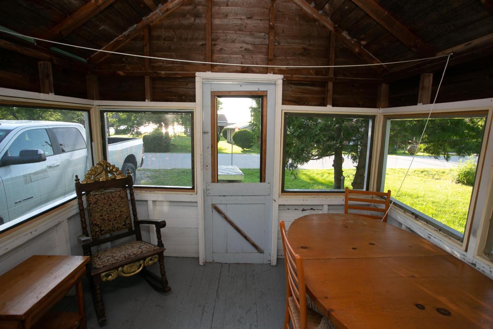 Fun Place With A Sandy Beach For Swimming, Boating, And Fishing, Featuring 3 Available Cabins Fenelon Falls Екстер'єр фото