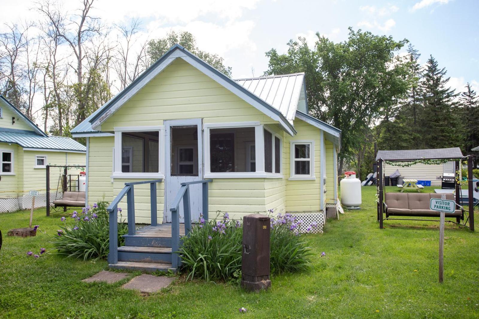 Fun Place With A Sandy Beach For Swimming, Boating, And Fishing, Featuring 3 Available Cabins Fenelon Falls Екстер'єр фото