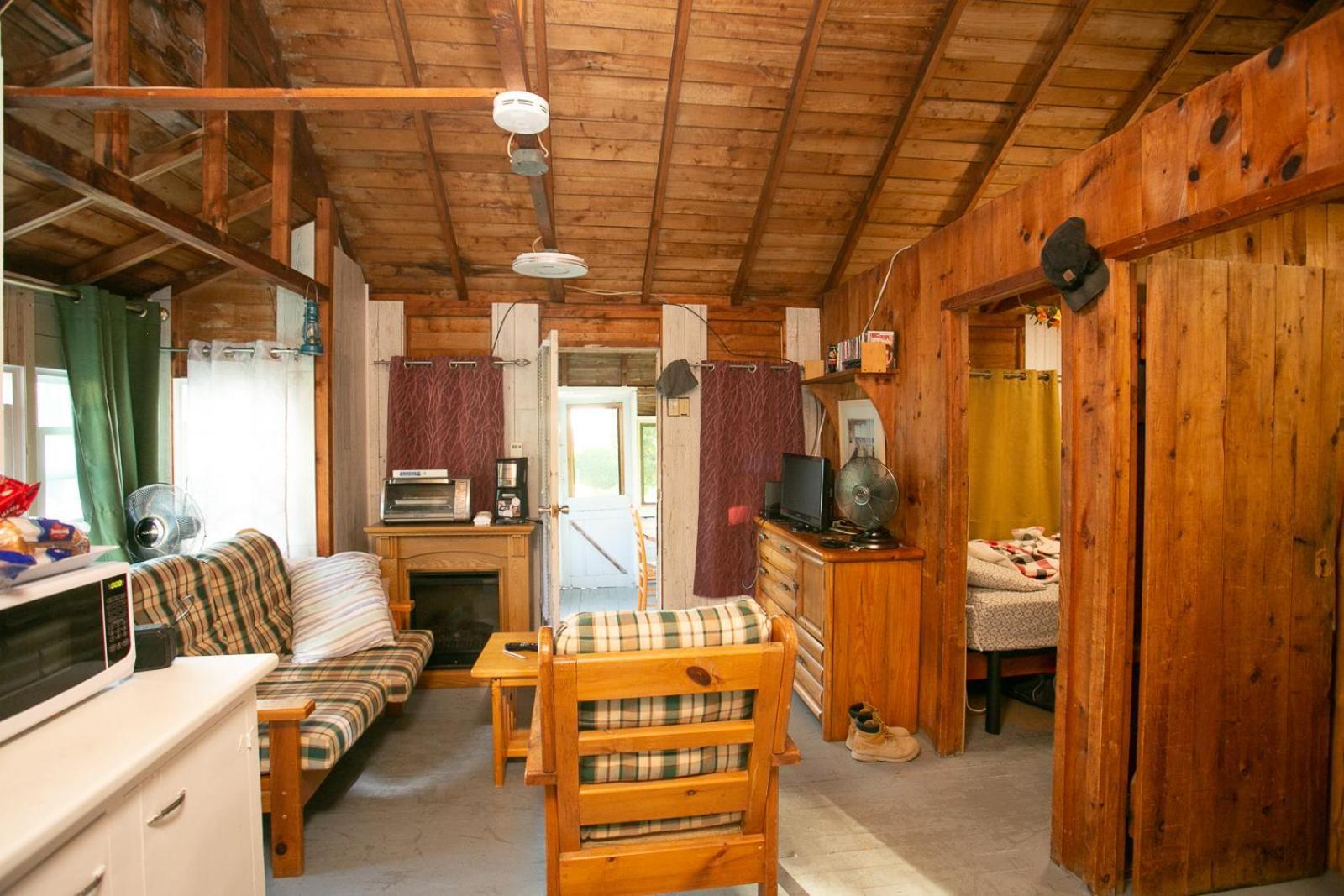 Fun Place With A Sandy Beach For Swimming, Boating, And Fishing, Featuring 3 Available Cabins Fenelon Falls Екстер'єр фото