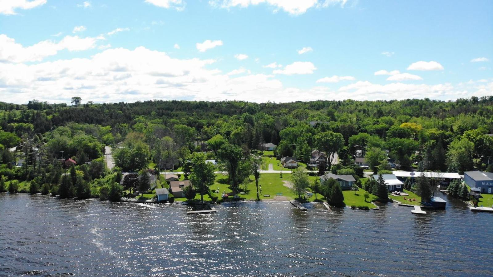 Fun Place With A Sandy Beach For Swimming, Boating, And Fishing, Featuring 3 Available Cabins Fenelon Falls Екстер'єр фото