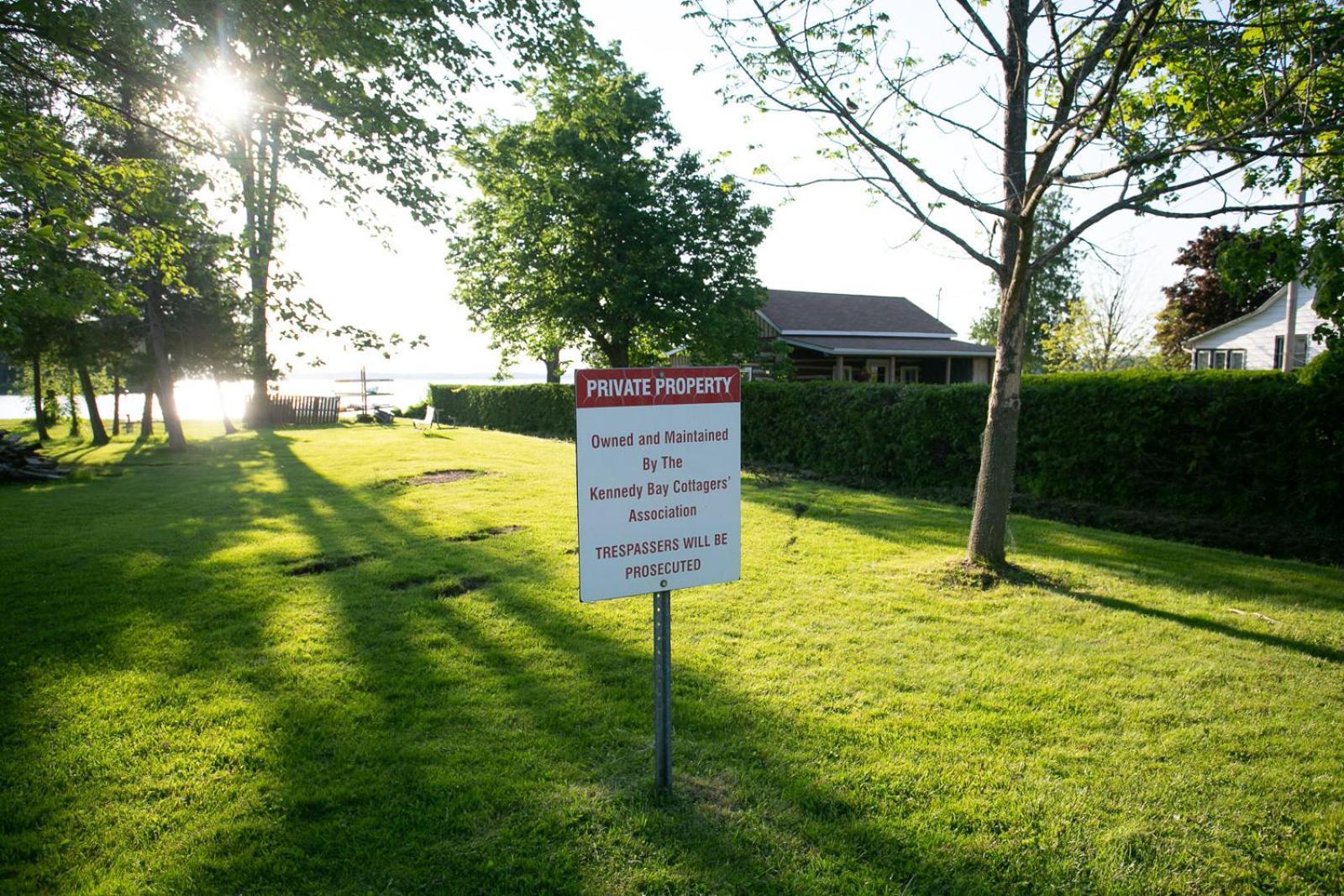 Fun Place With A Sandy Beach For Swimming, Boating, And Fishing, Featuring 3 Available Cabins Fenelon Falls Екстер'єр фото