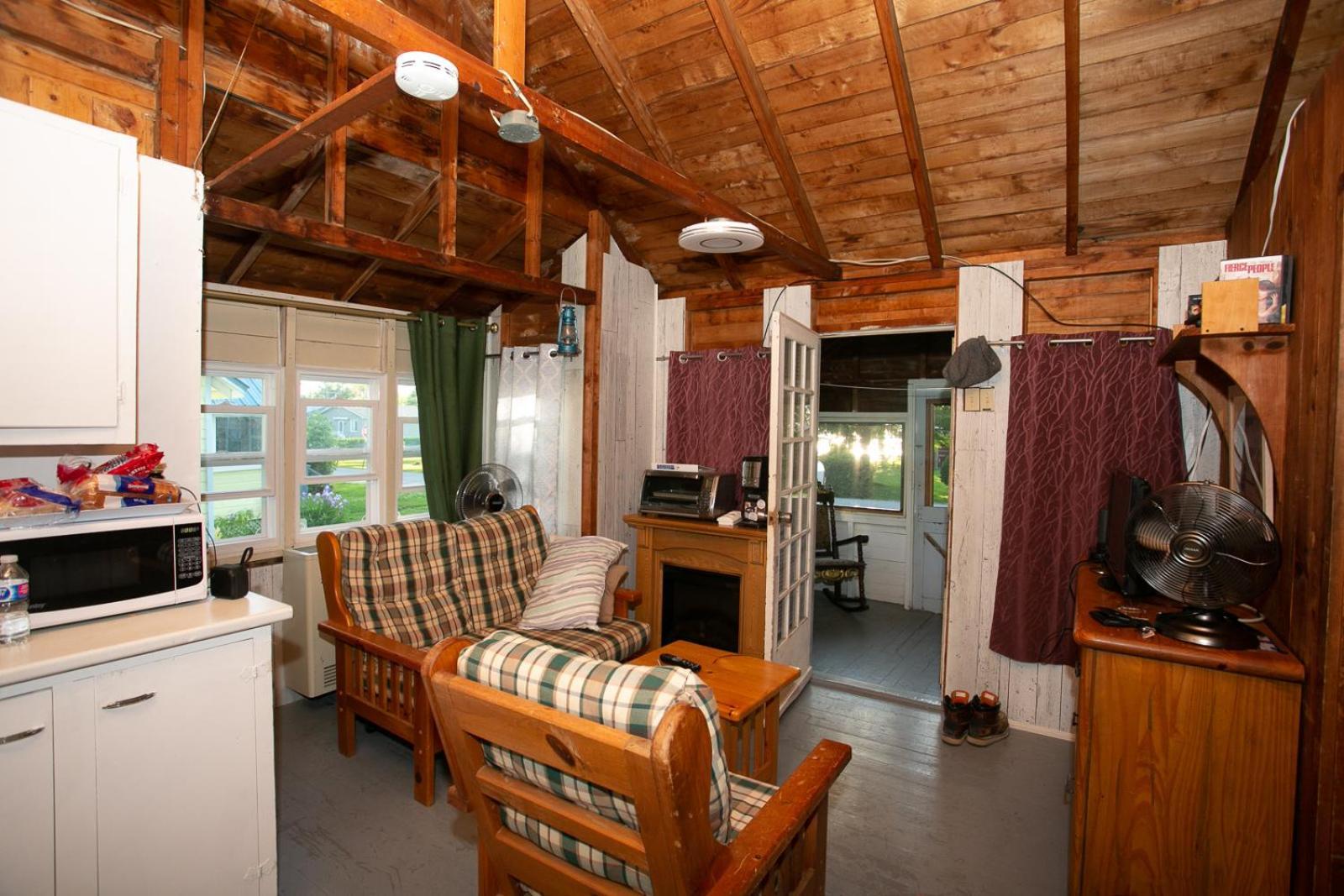 Fun Place With A Sandy Beach For Swimming, Boating, And Fishing, Featuring 3 Available Cabins Fenelon Falls Екстер'єр фото