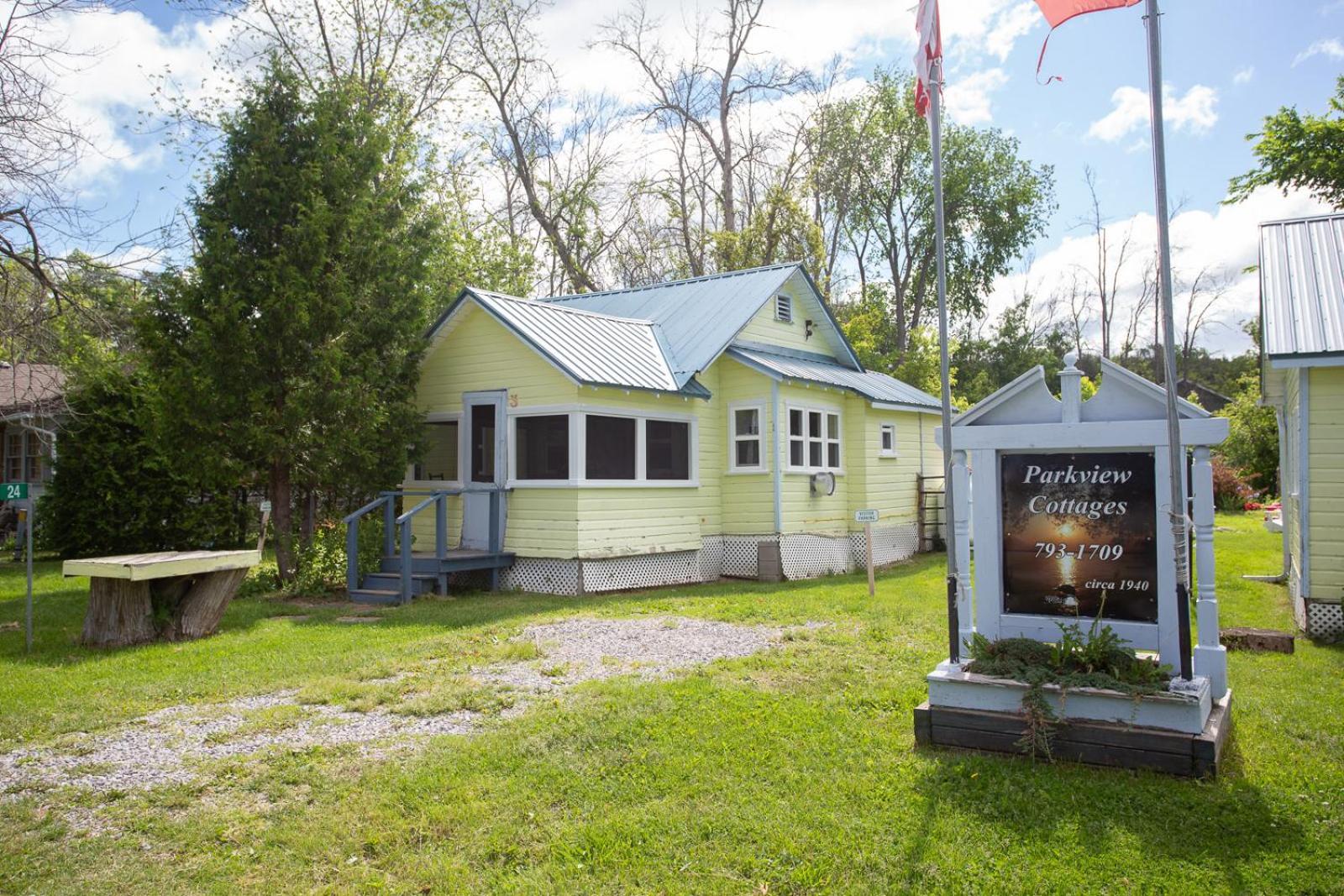 Fun Place With A Sandy Beach For Swimming, Boating, And Fishing, Featuring 3 Available Cabins Fenelon Falls Екстер'єр фото