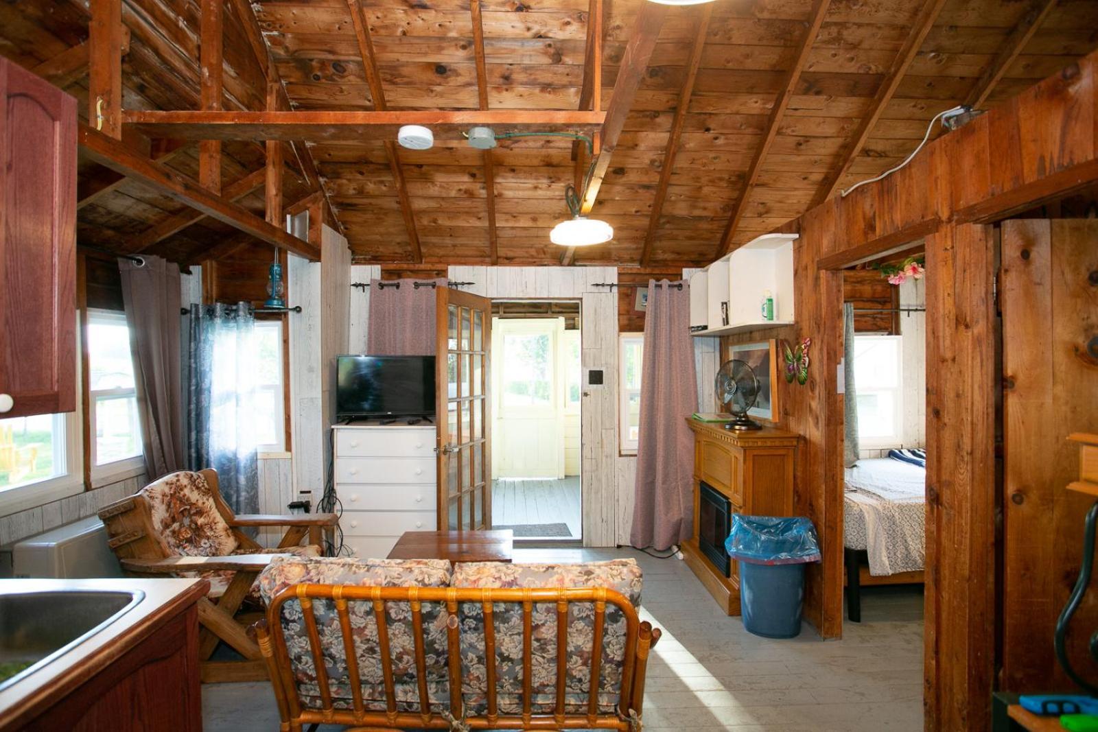 Fun Place With A Sandy Beach For Swimming, Boating, And Fishing, Featuring 3 Available Cabins Fenelon Falls Екстер'єр фото