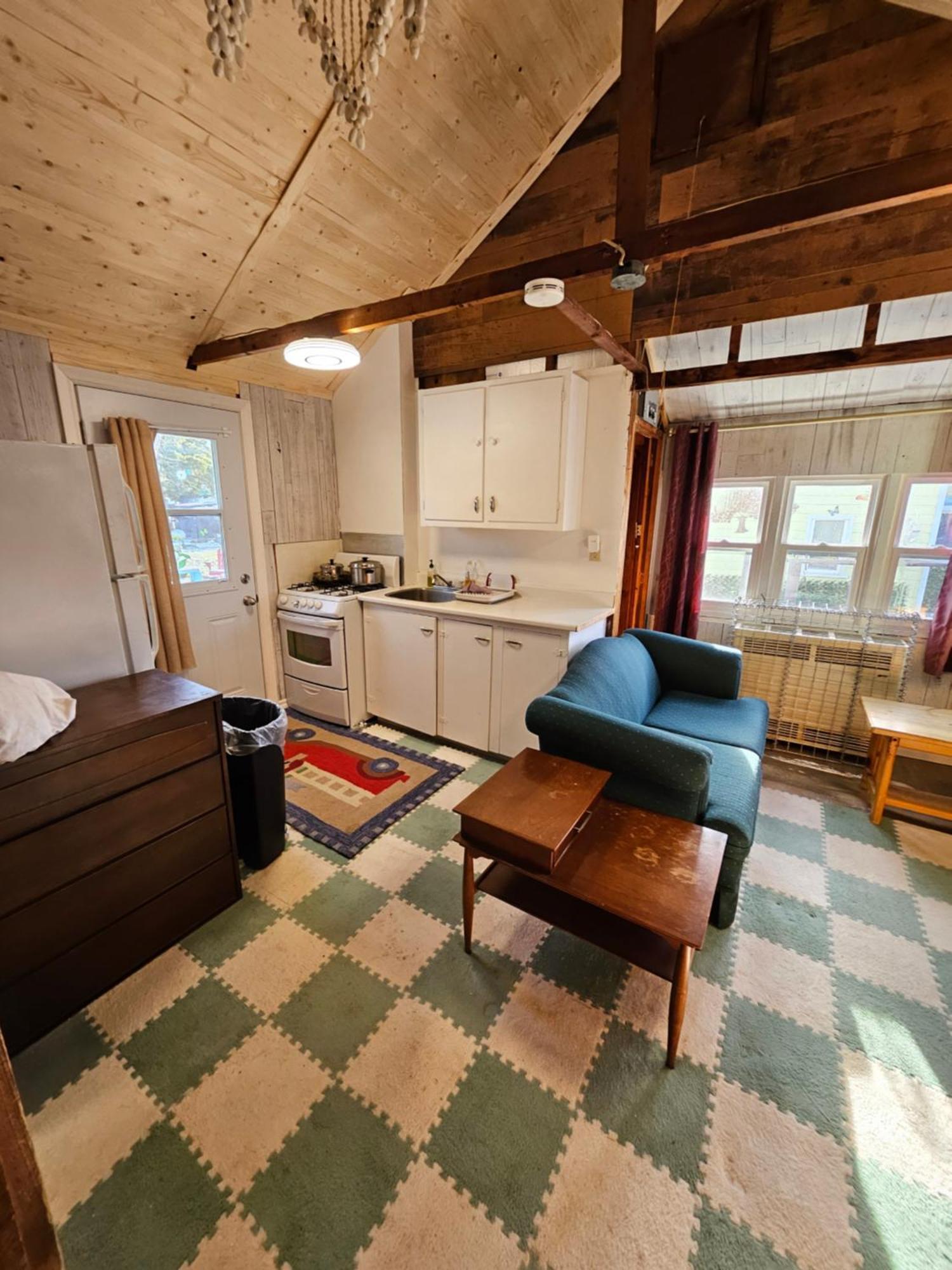 Fun Place With A Sandy Beach For Swimming, Boating, And Fishing, Featuring 3 Available Cabins Fenelon Falls Екстер'єр фото